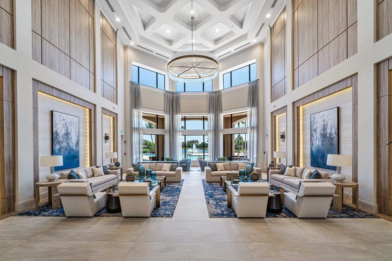 Valencia Pointe
