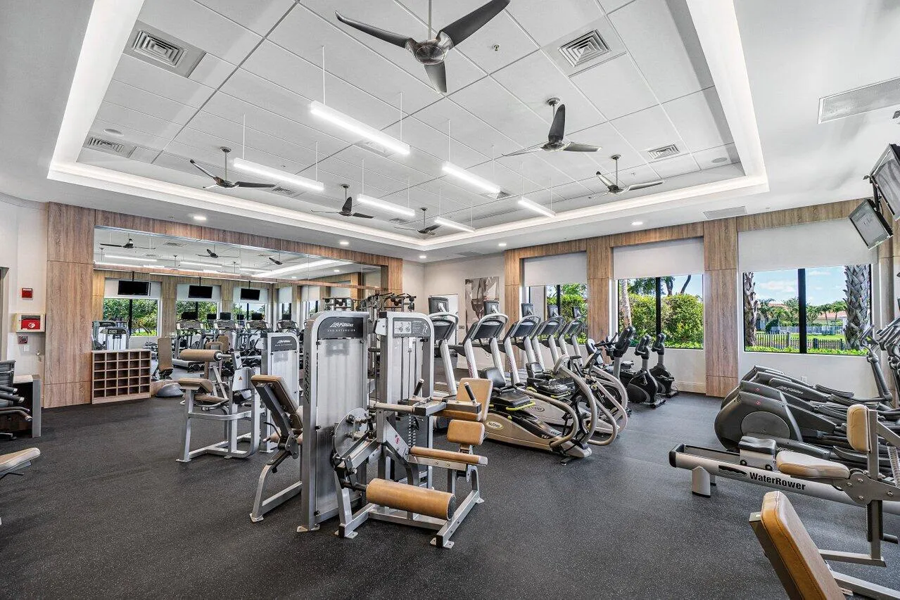 Valencia Pointe