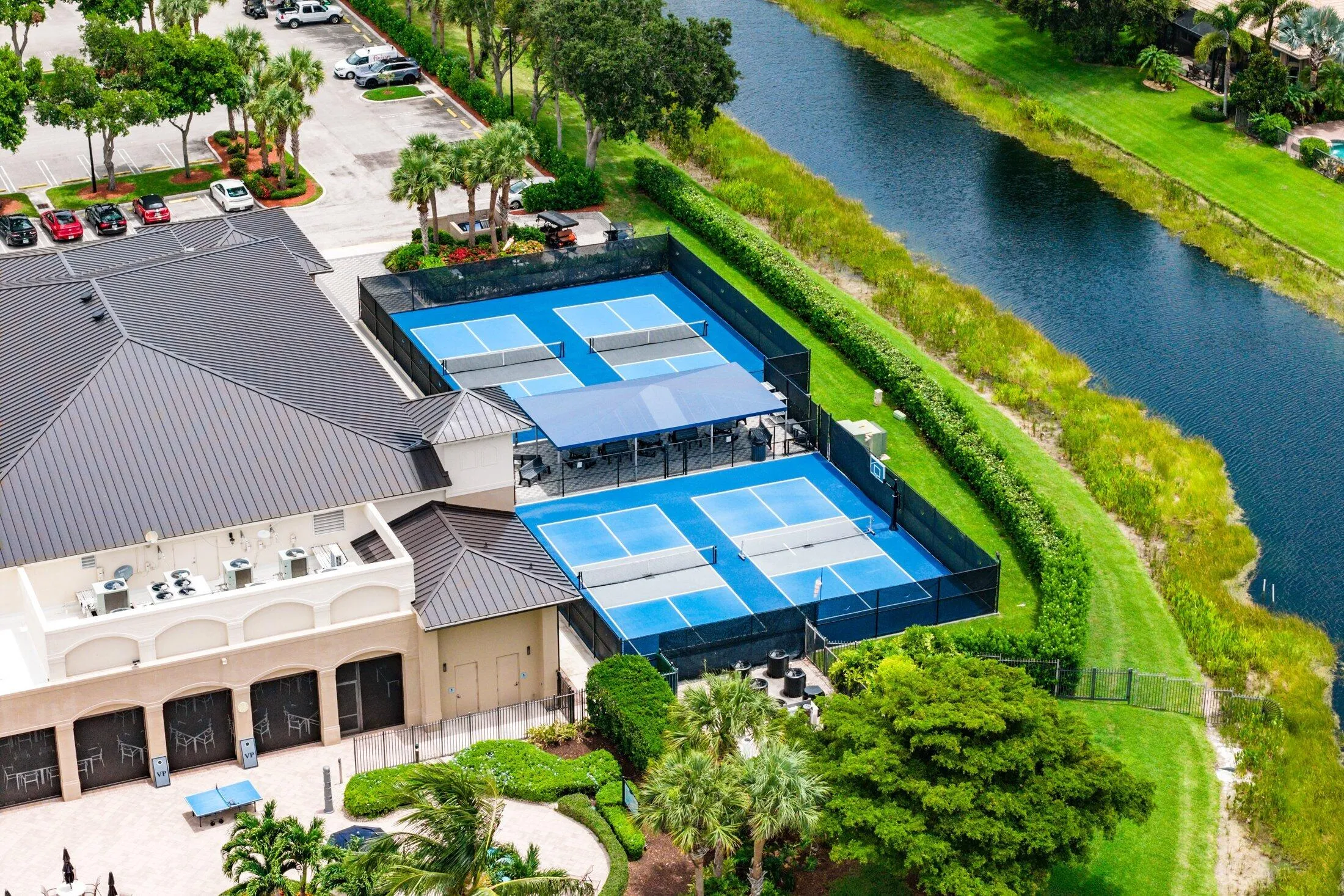 Valencia Pointe
