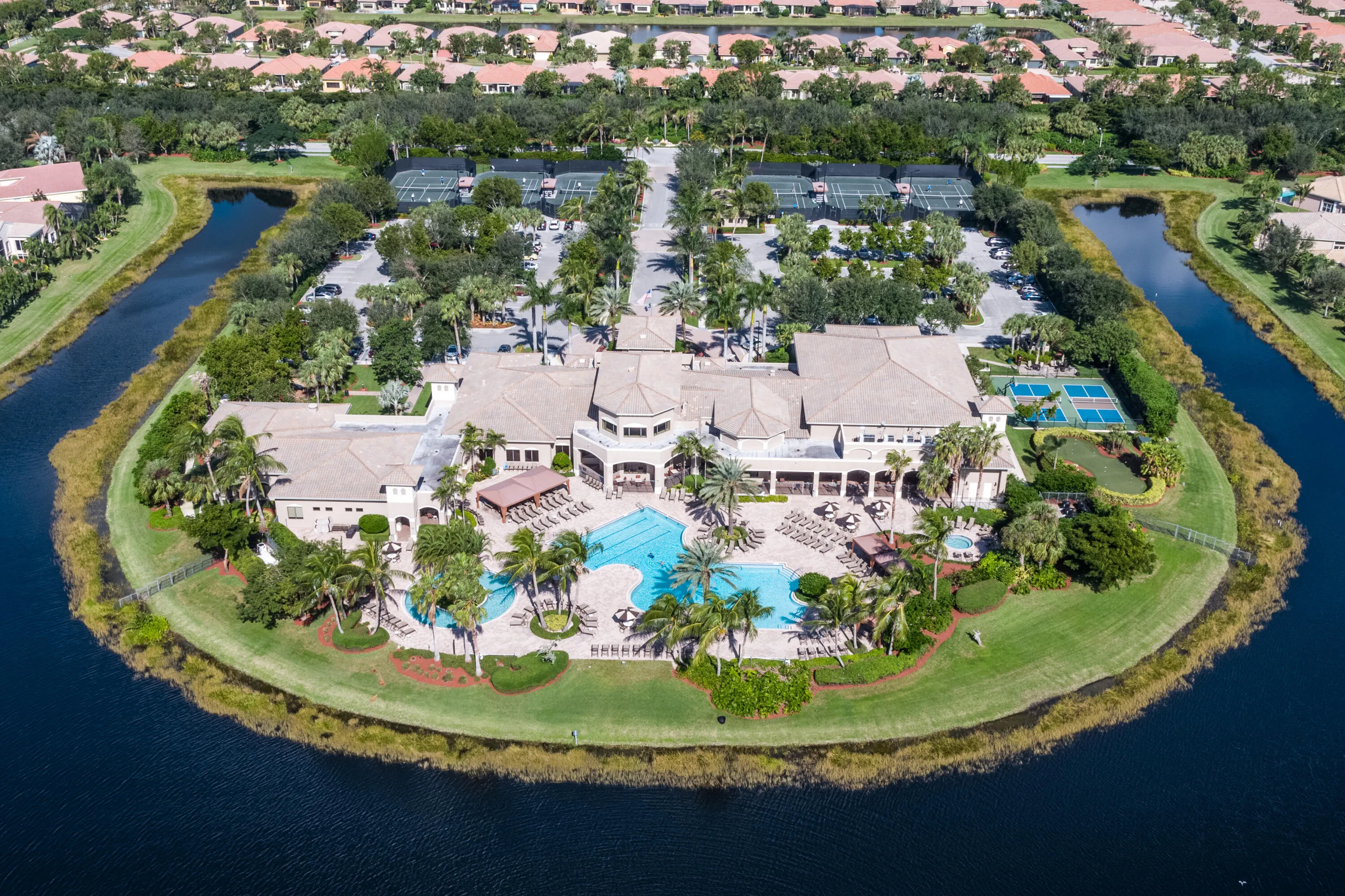 Valencia Pointe