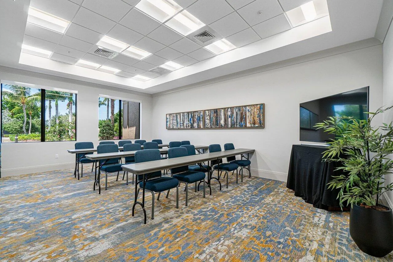 Valencia Pointe