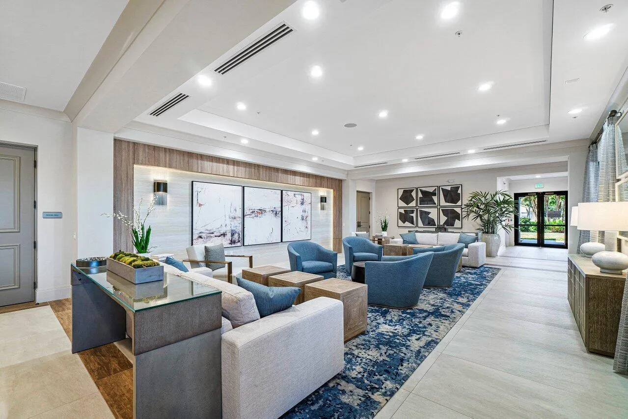 Valencia Pointe