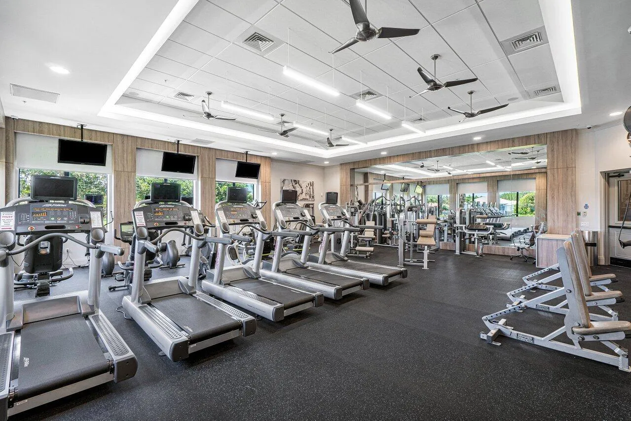 Valencia Pointe