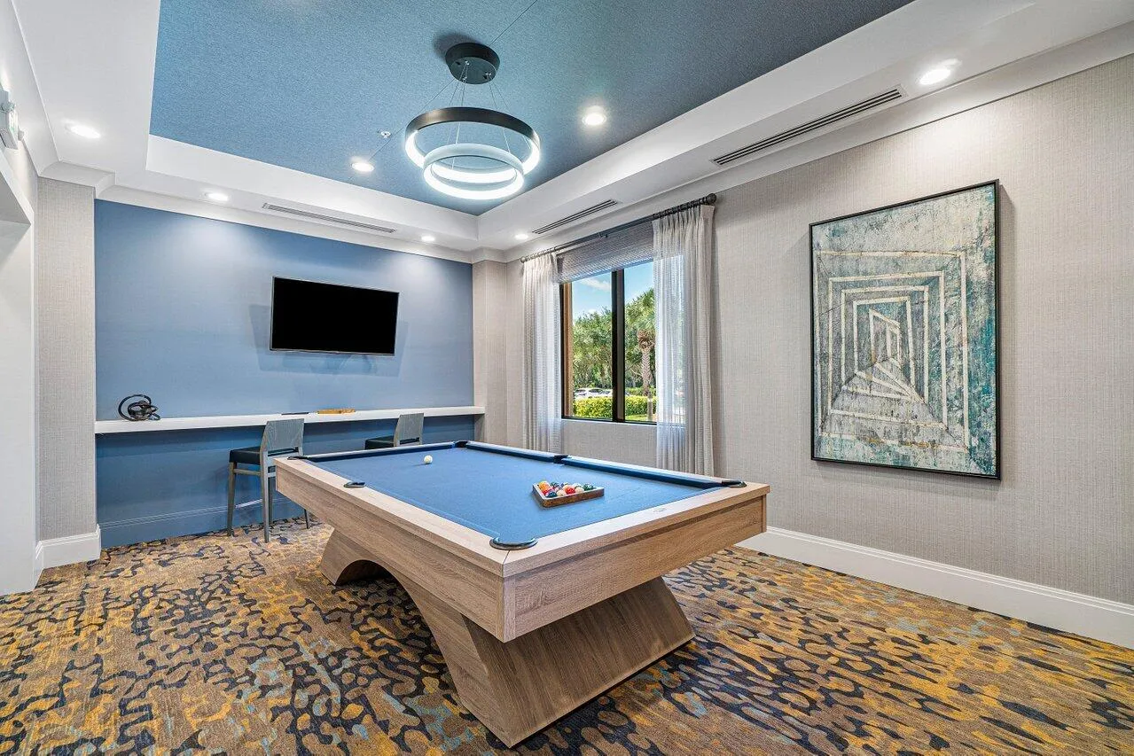 Valencia Pointe
