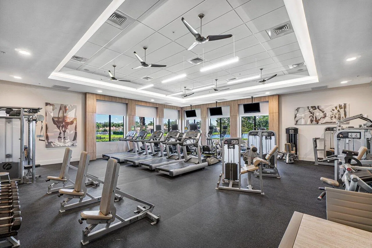 Valencia Pointe