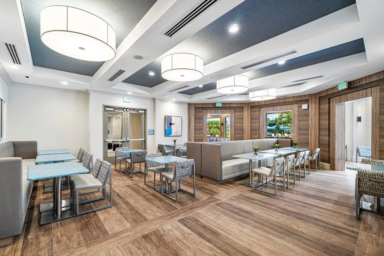 Valencia Pointe