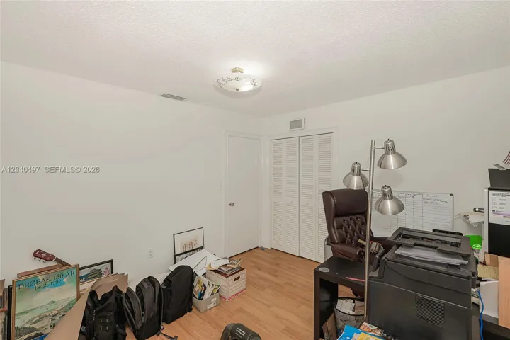 Photo 33