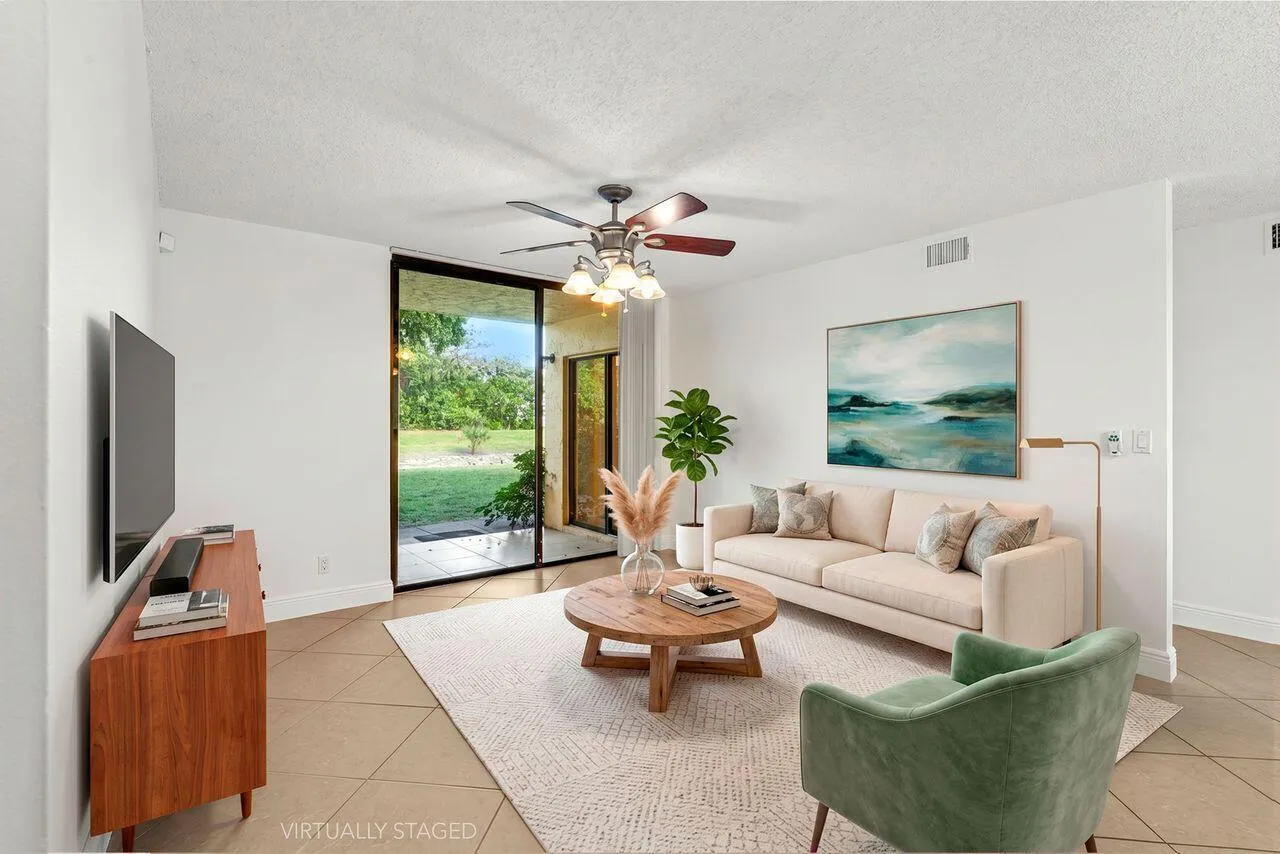Living room - Staged