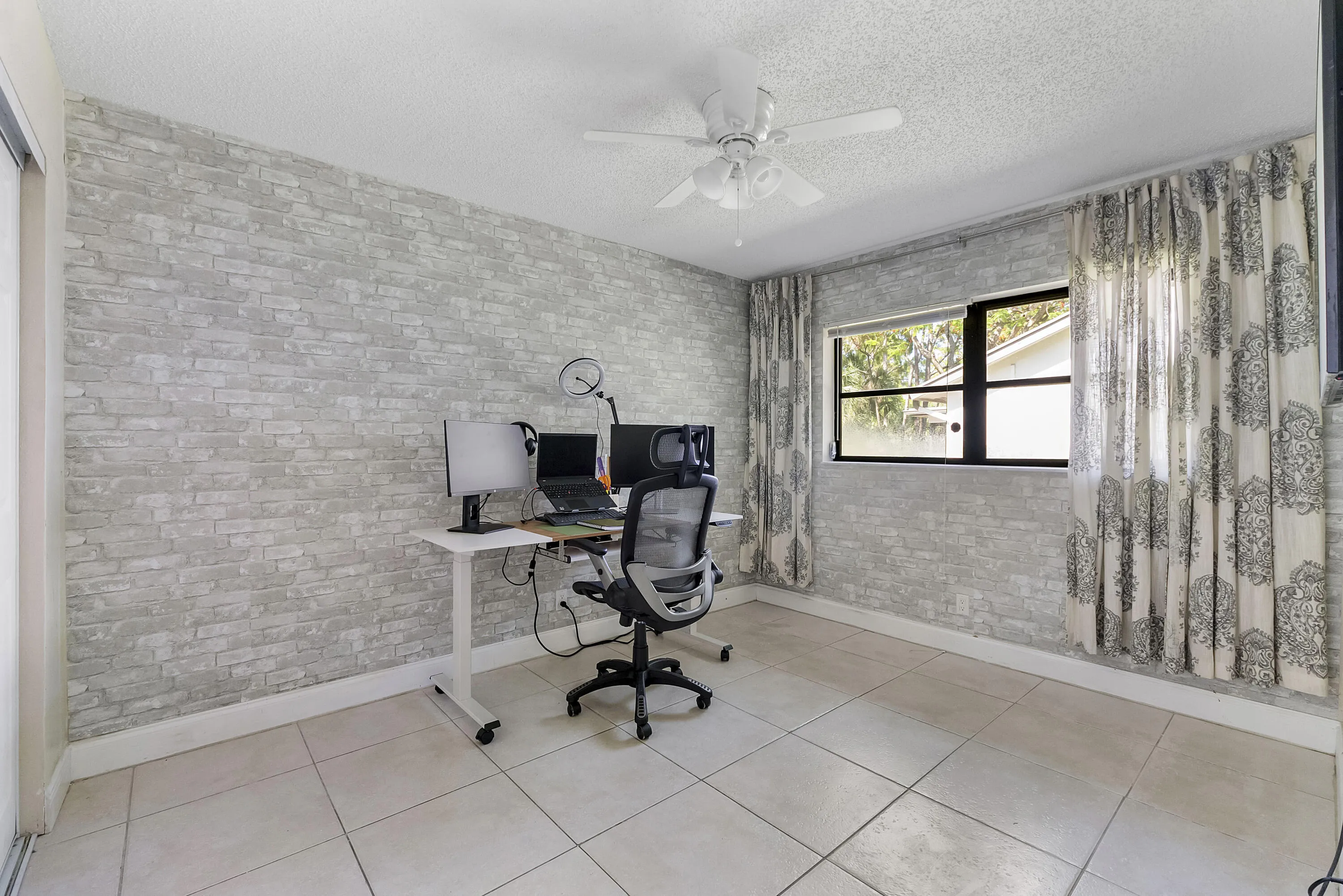 4149 Palm Forest Dr S_019