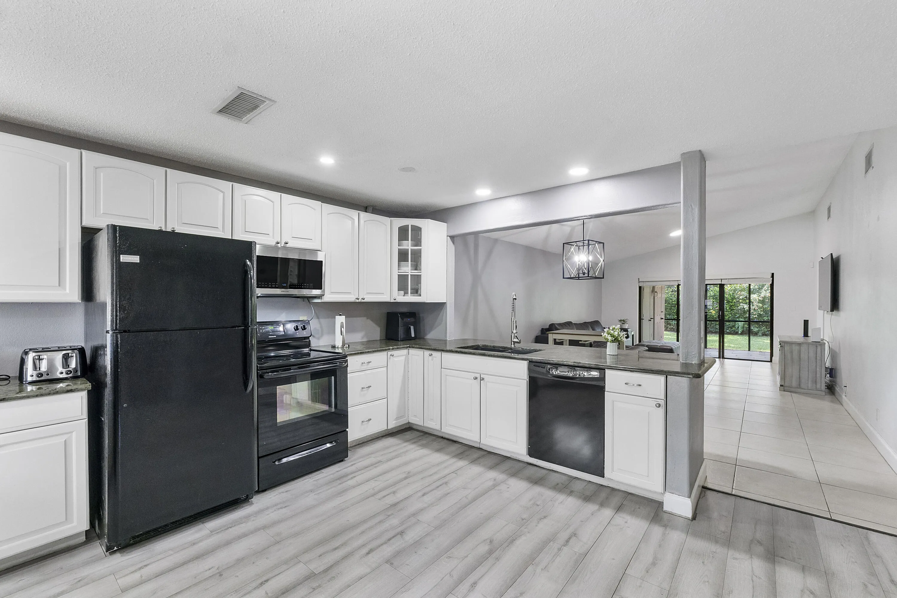 4149 Palm Forest Dr S_005
