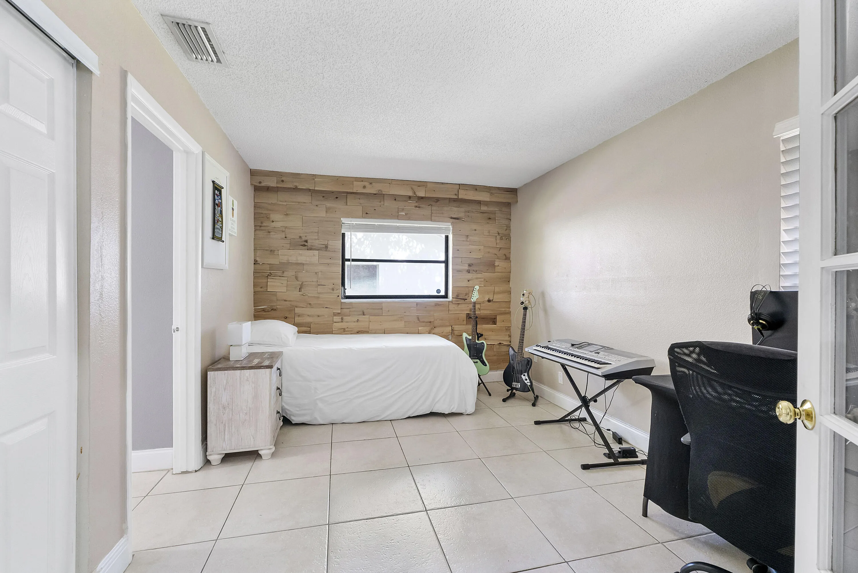 4149 Palm Forest Dr S_022