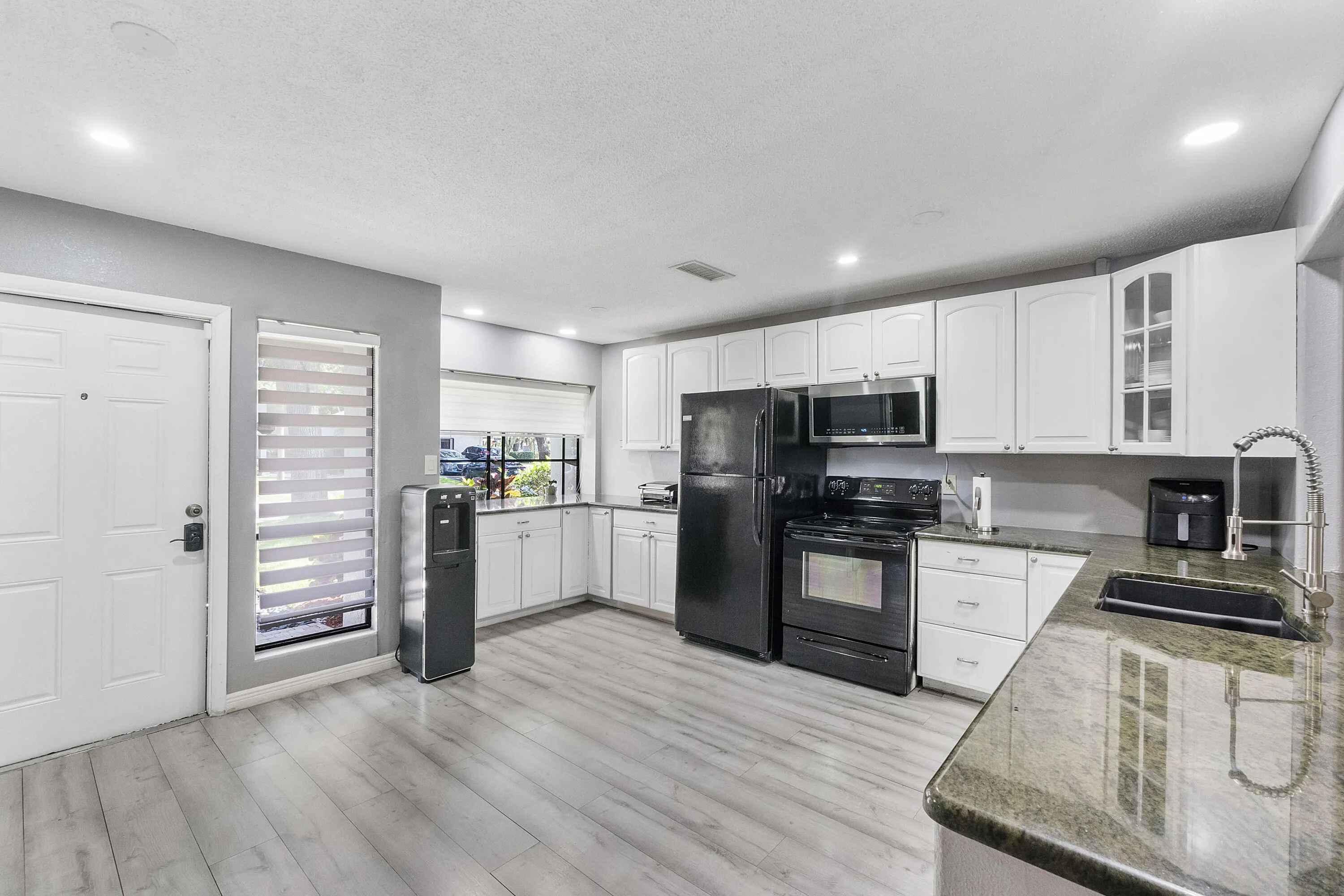 4149 Palm Forest Dr S_003