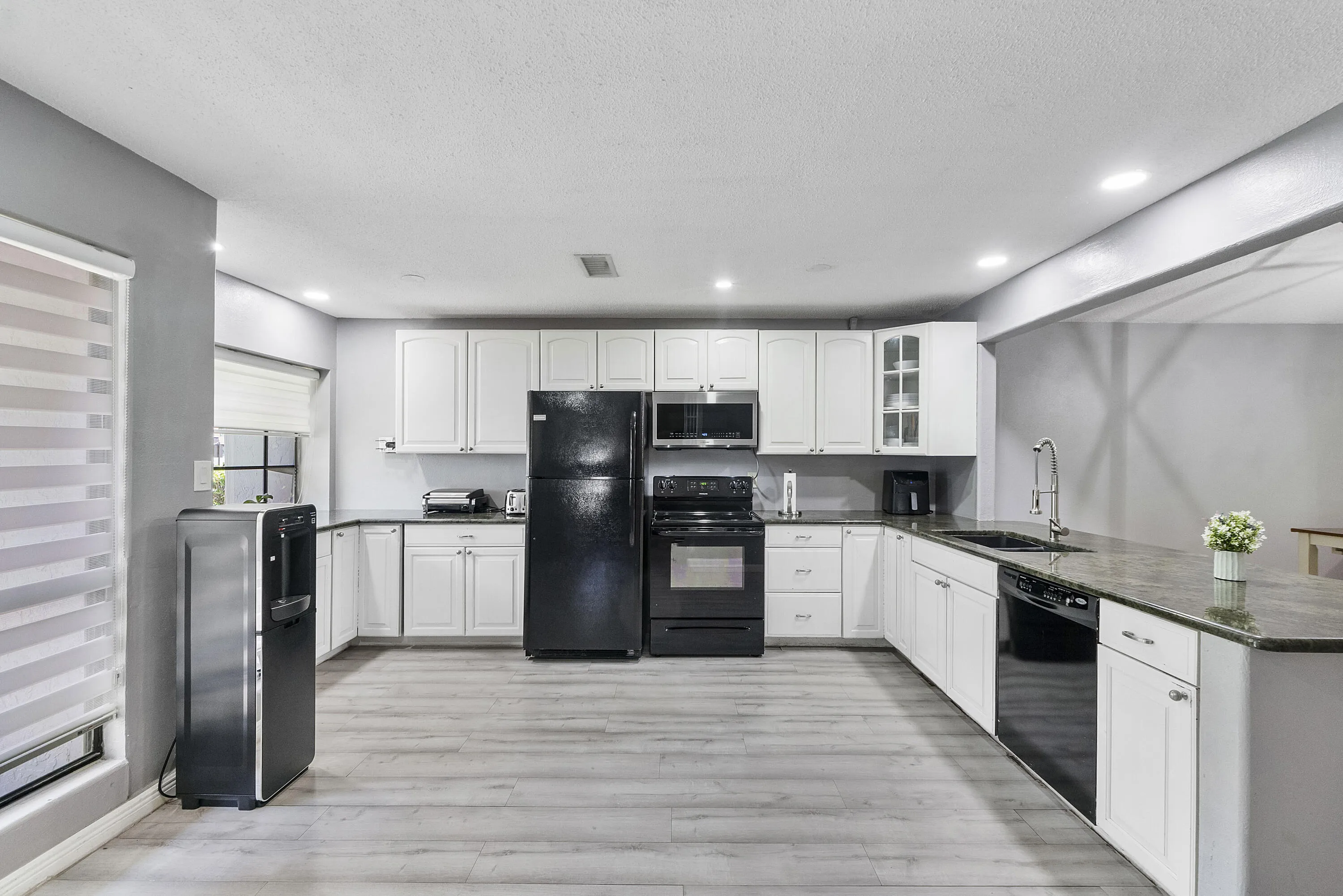 4149 Palm Forest Dr S_002