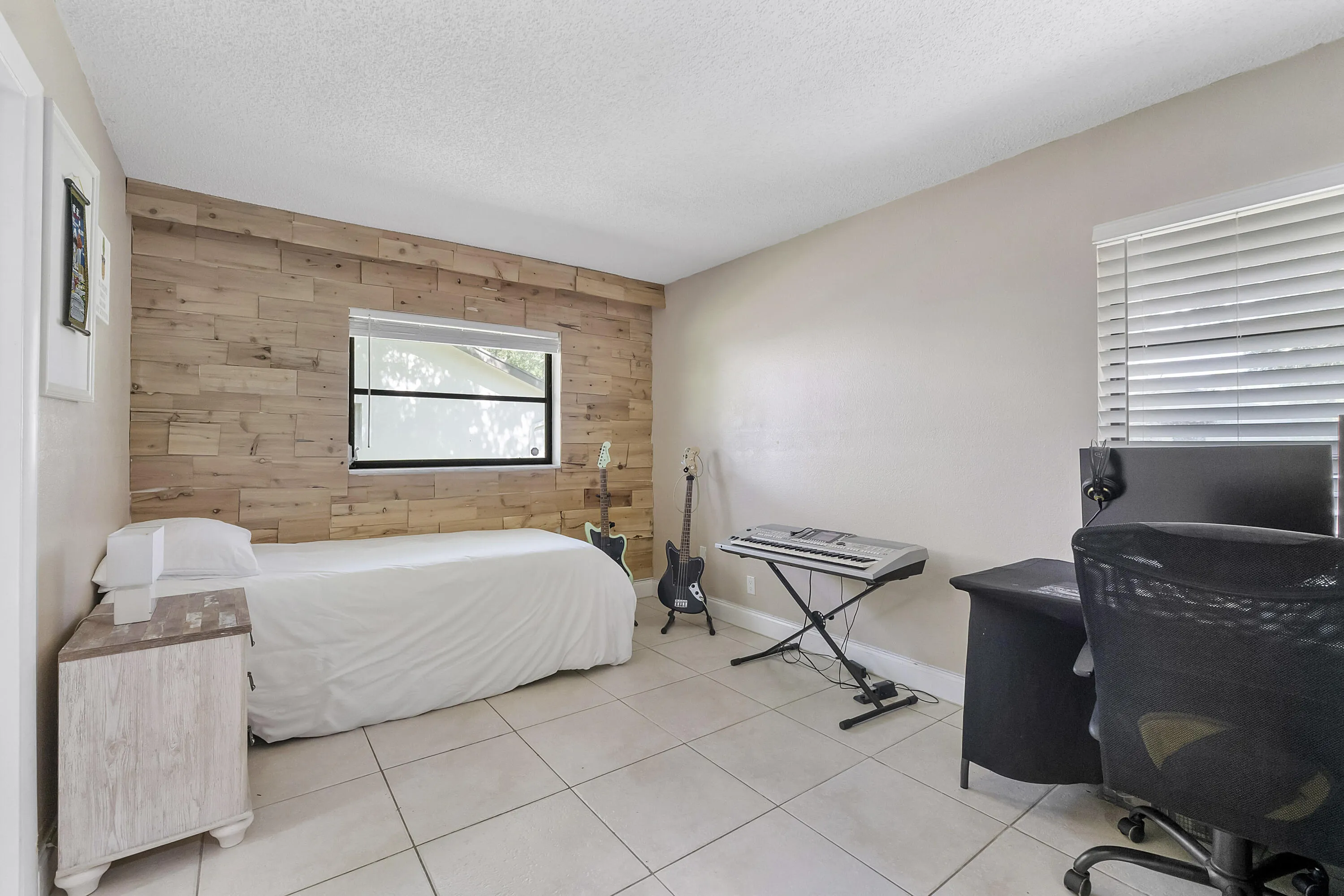 4149 Palm Forest Dr S_023