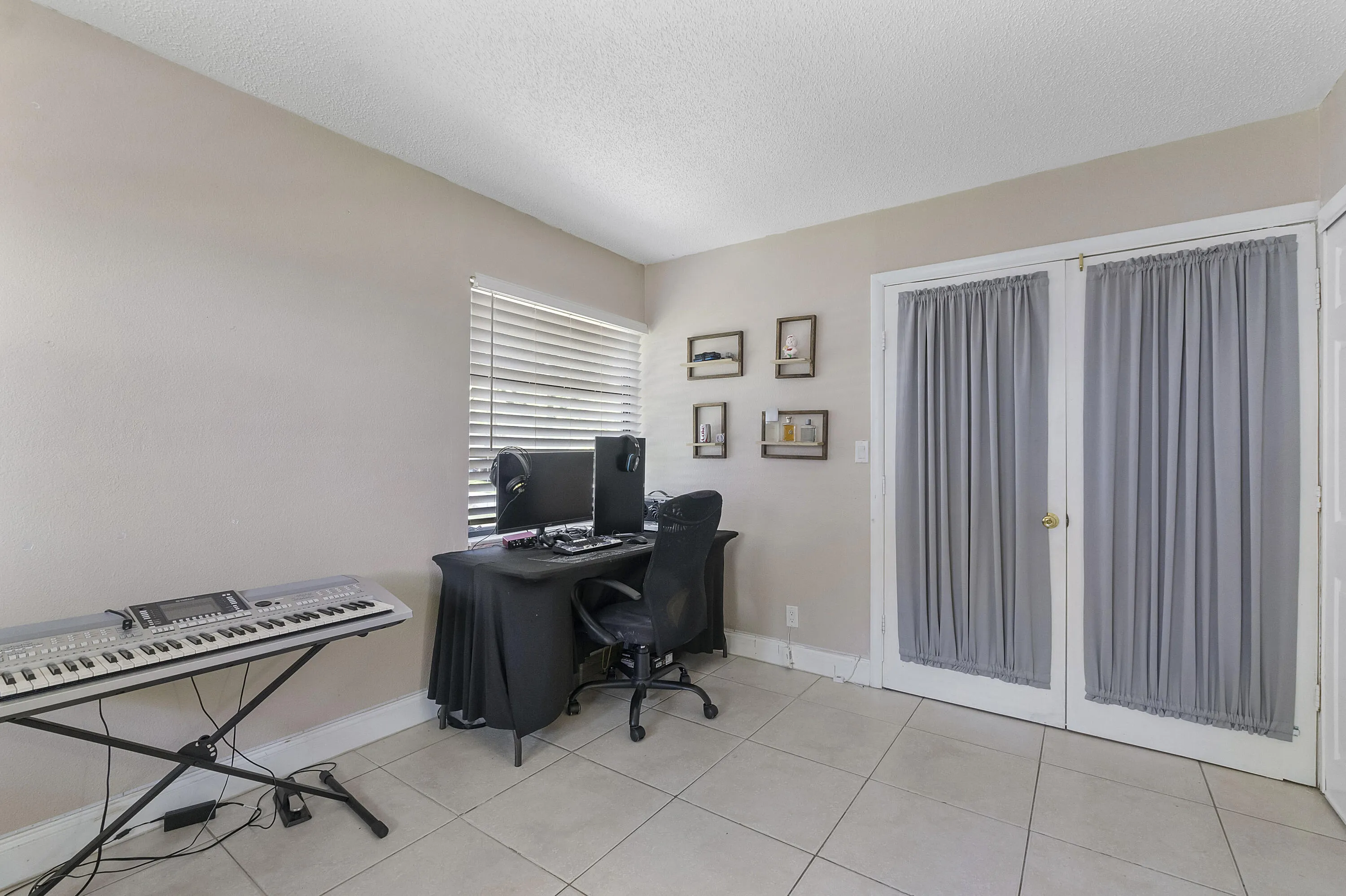 4149 Palm Forest Dr S_024