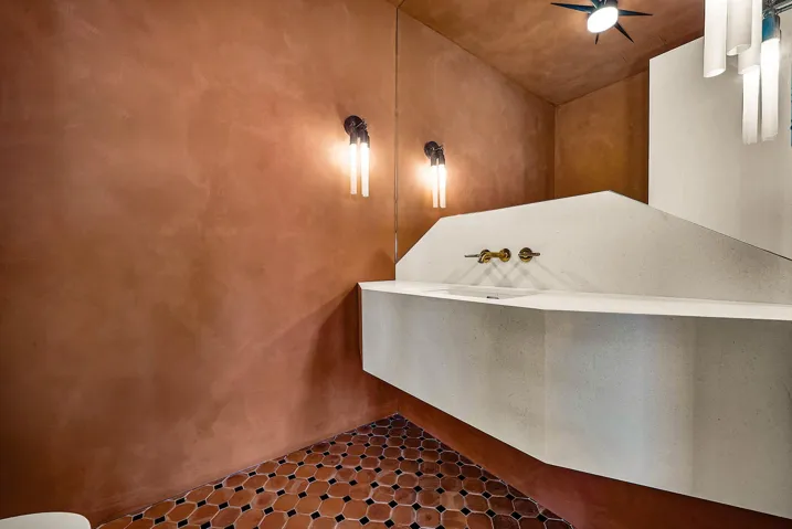 Private Full Bath to Gym