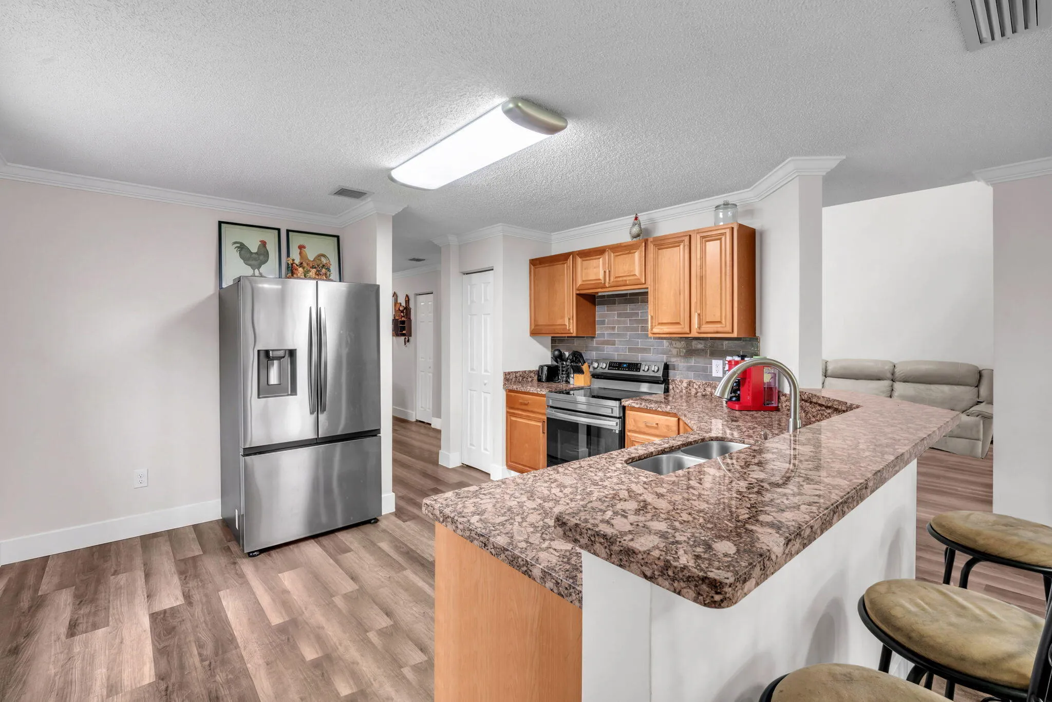 Kitchen with Eat-In Bar