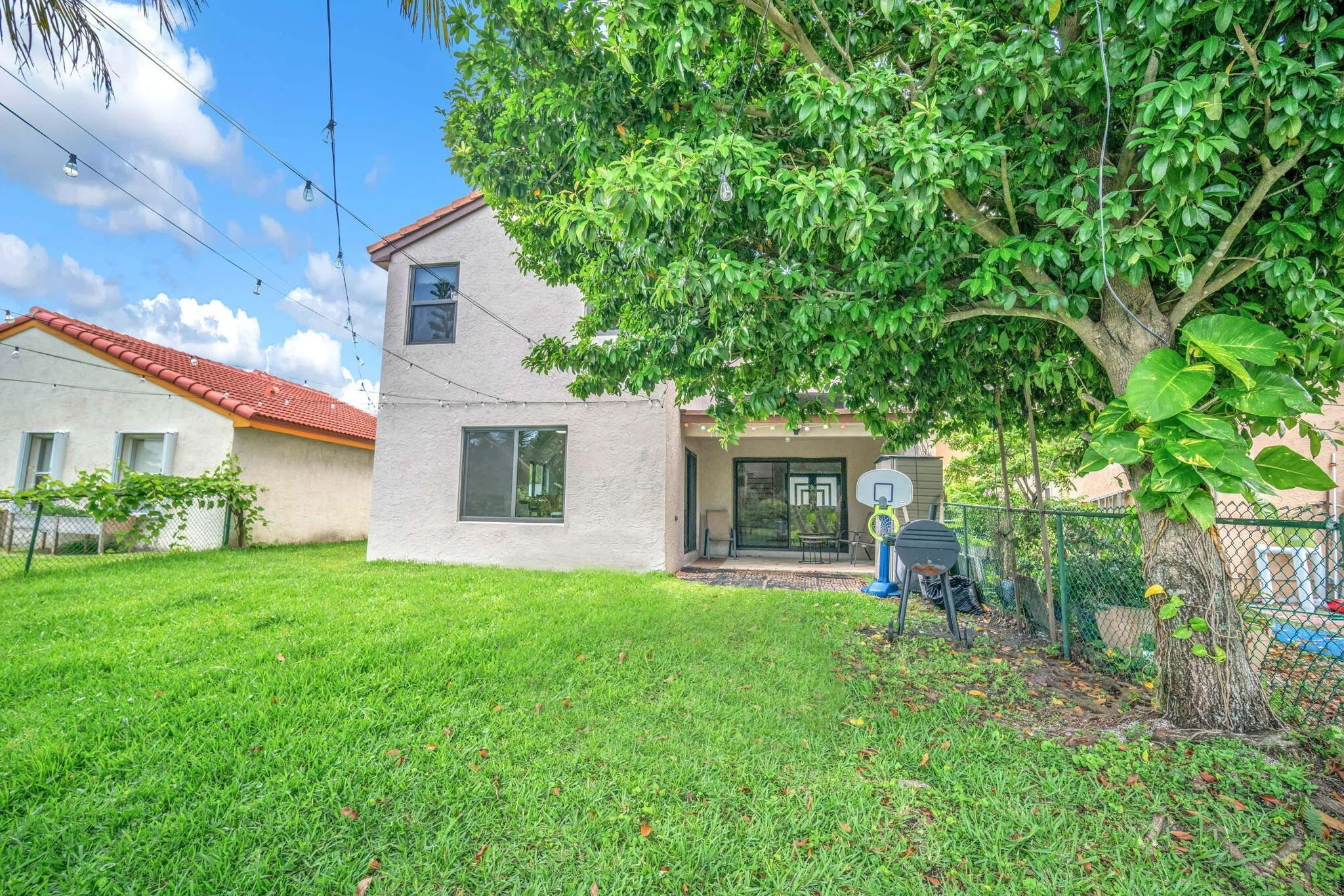 Spacious Back Yard and Patio