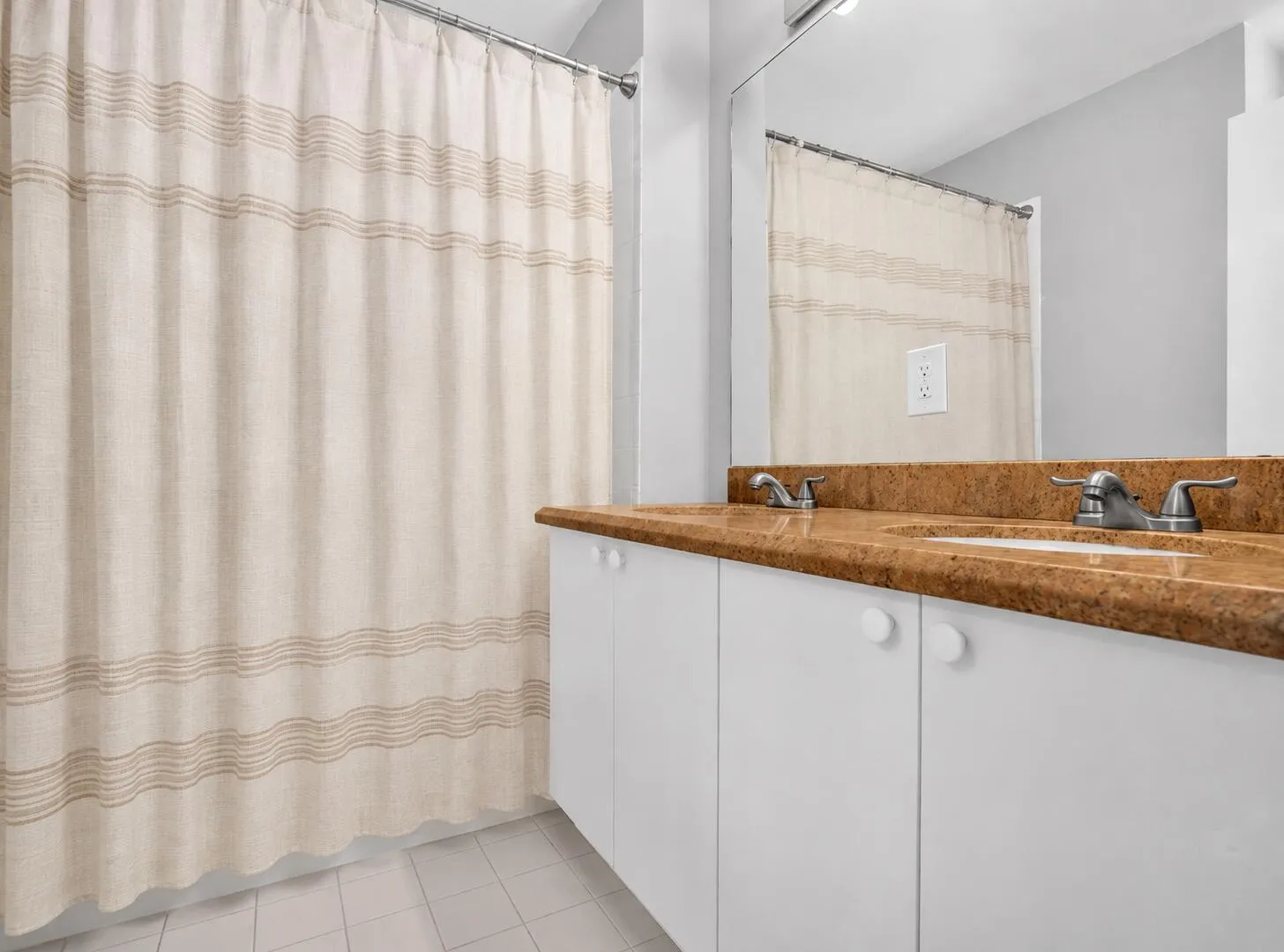 Bath 2 Upstairs Shower/Tub Combo