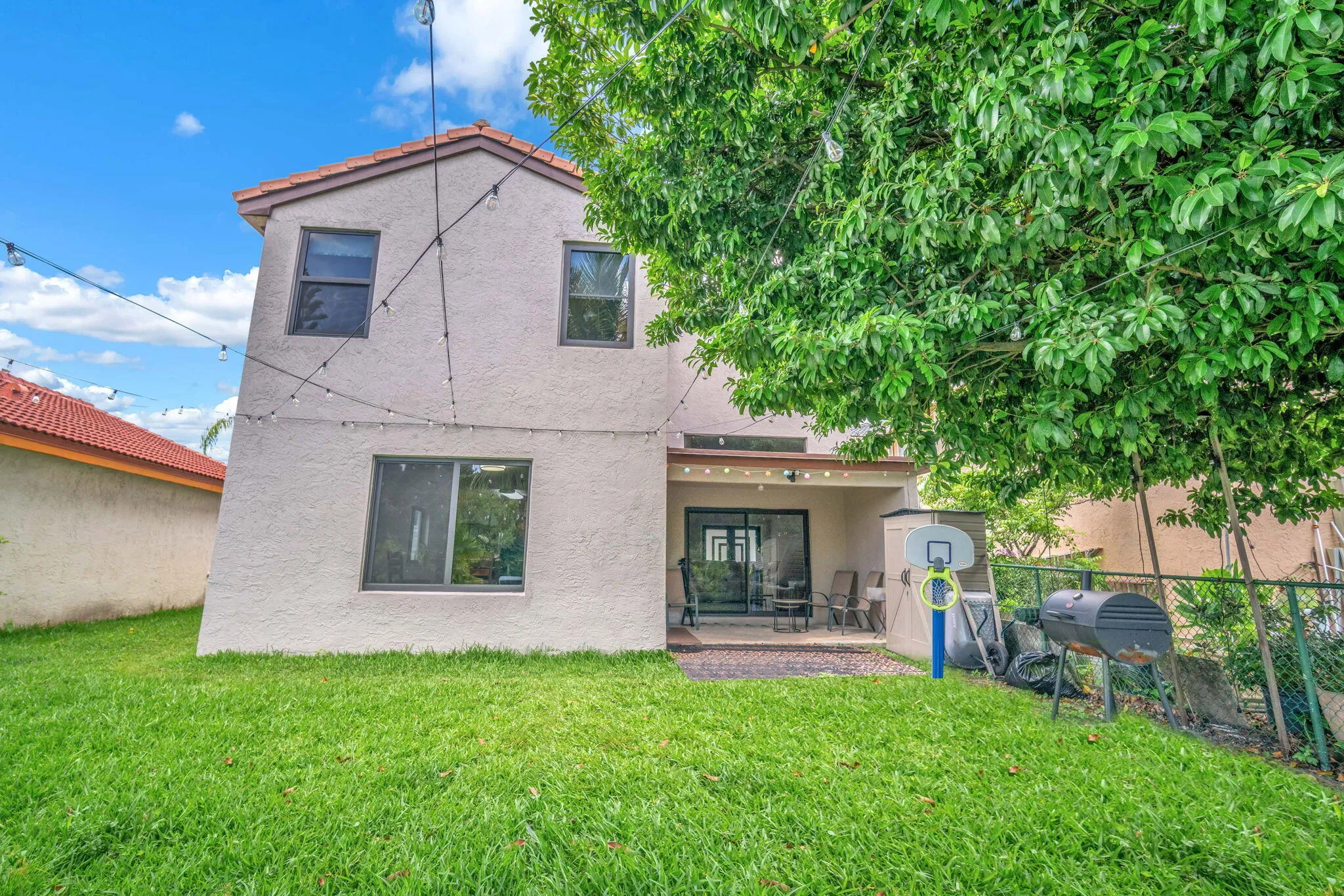 Spacious Back Yard and Patio