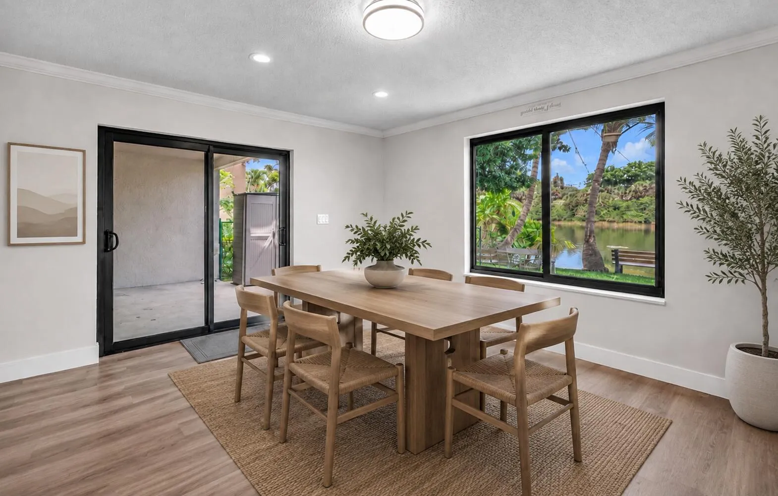 VIRTUALLY STAGED - Eat-In Kitchen/Cafe