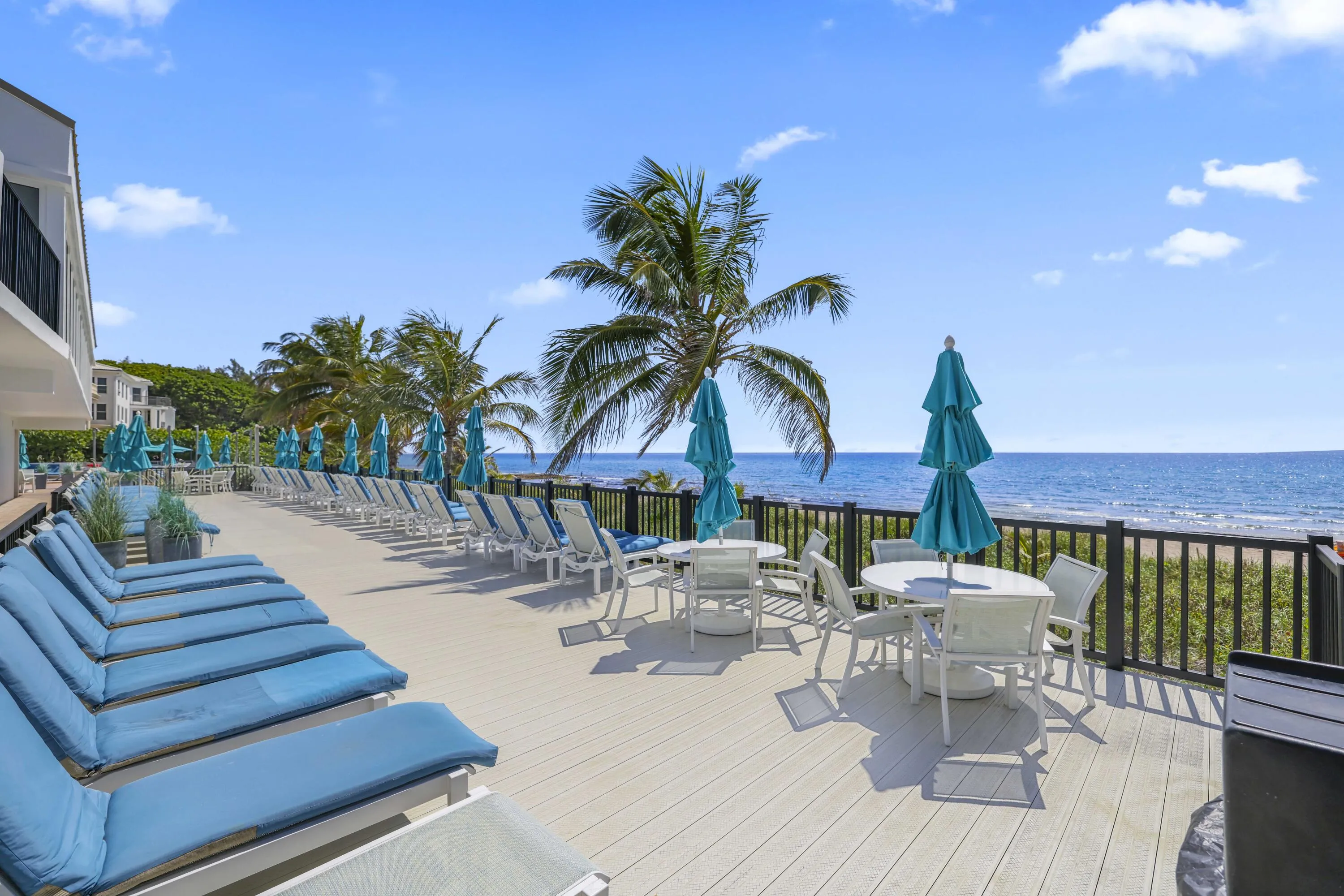 BEACH CLUB