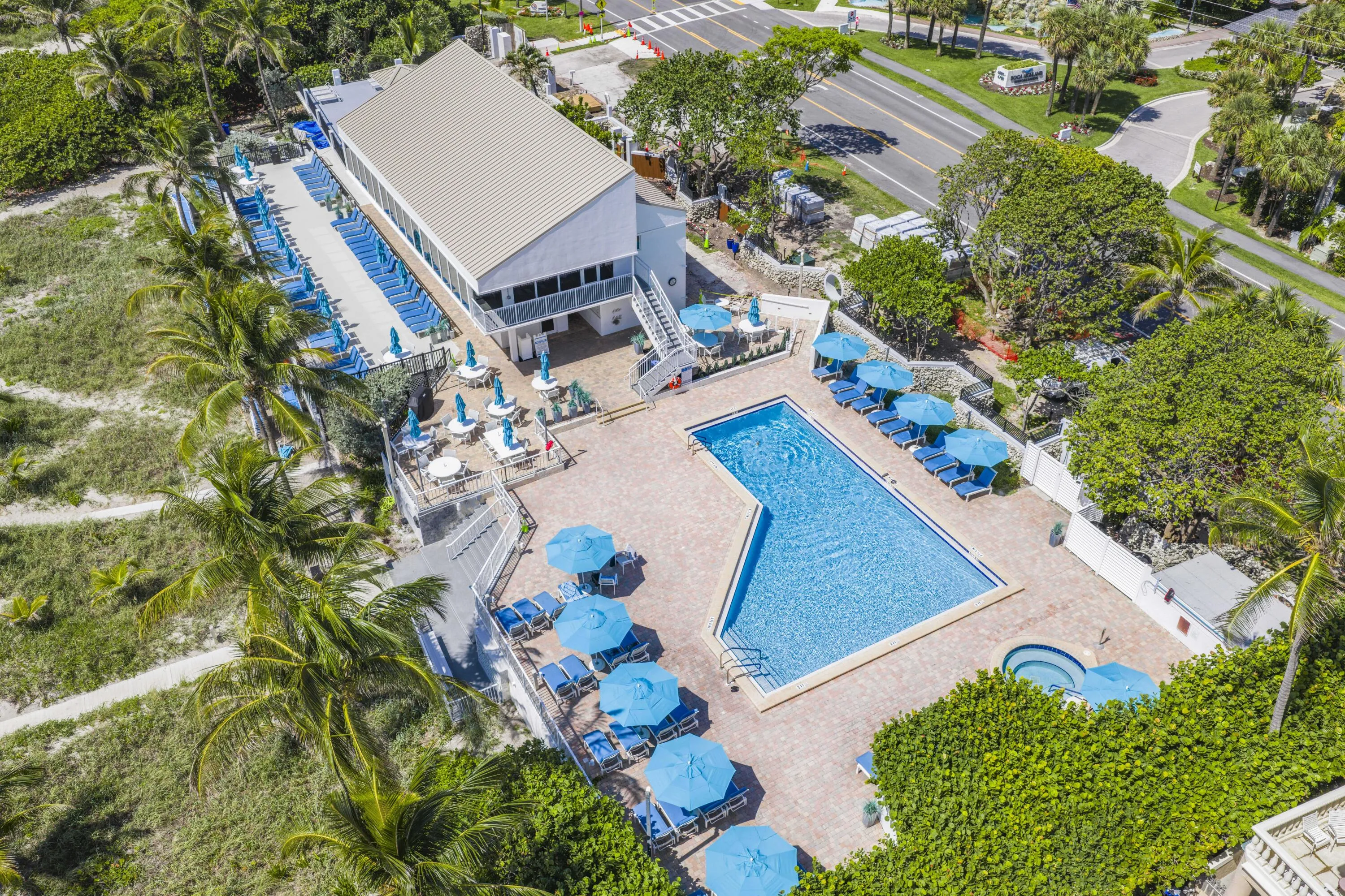 BEACH CLUB