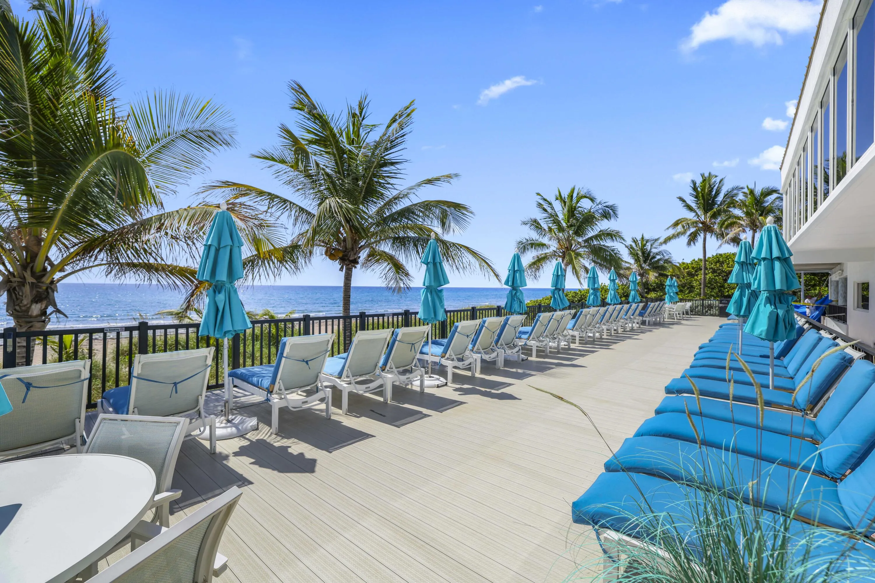 BEACH CLUB