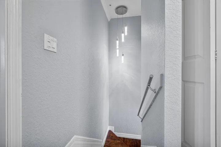 floor 3 stairwell light