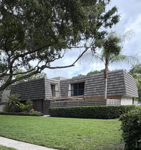 **Townhome Front Vew