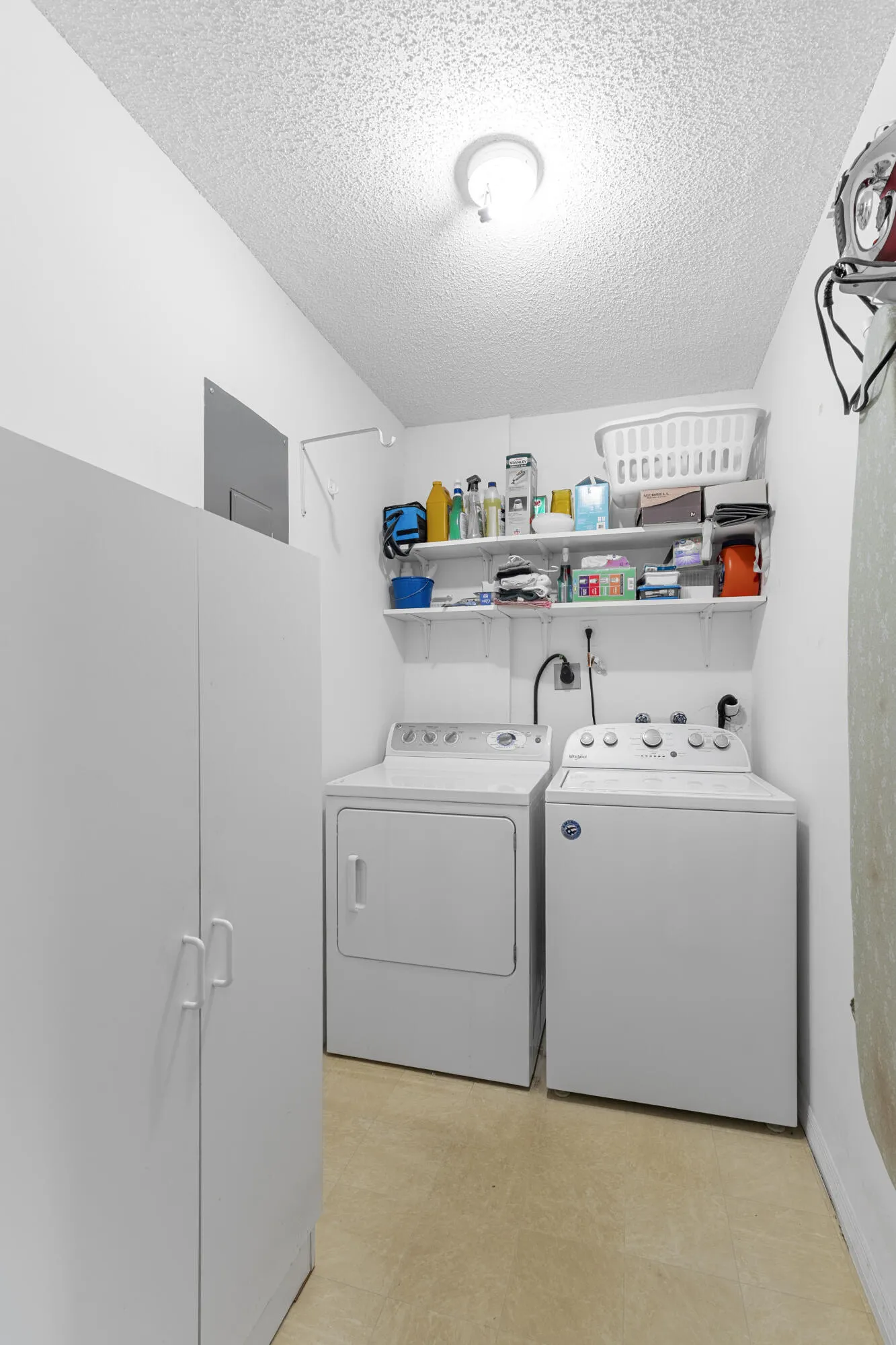 LAUNDRY ROOM INSIDE UNIT!!! full size washer and dryer - lots of space!