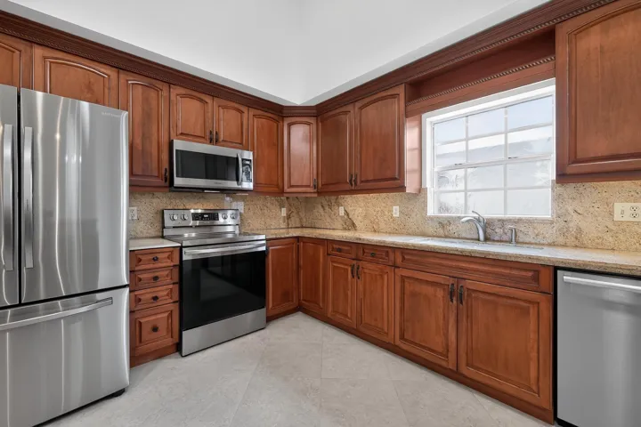 21_3882_Dafilee_Cir-Kitchen-0043