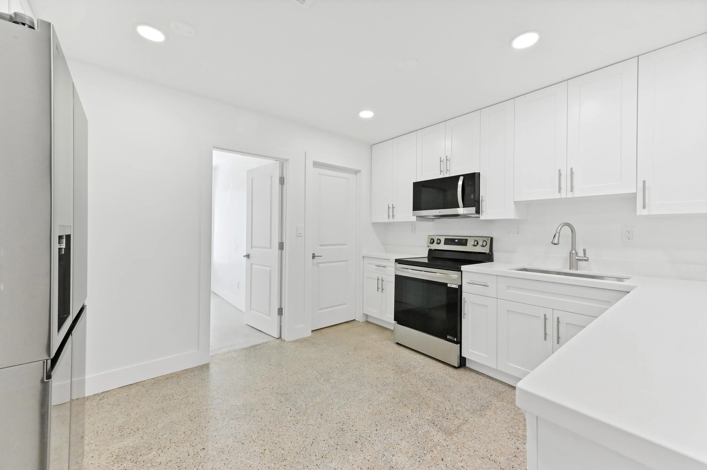 White Wood Kitchen Cabinets with self closure and quartz counters