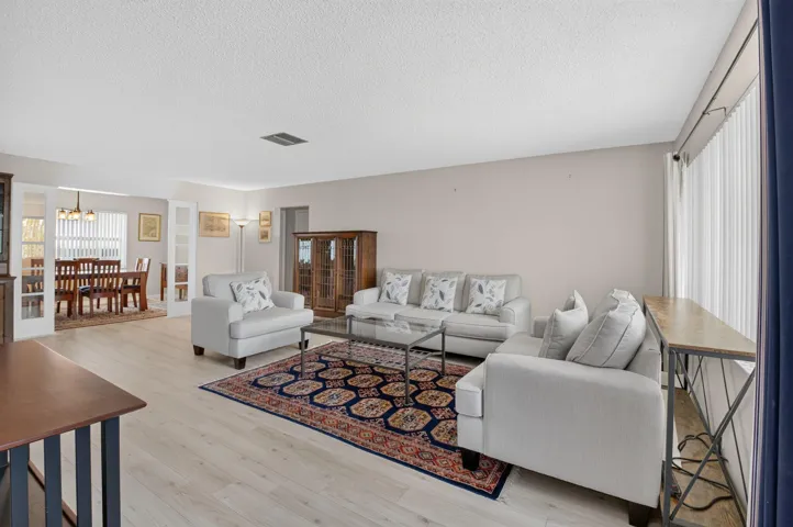 Oversized Living/Family Room