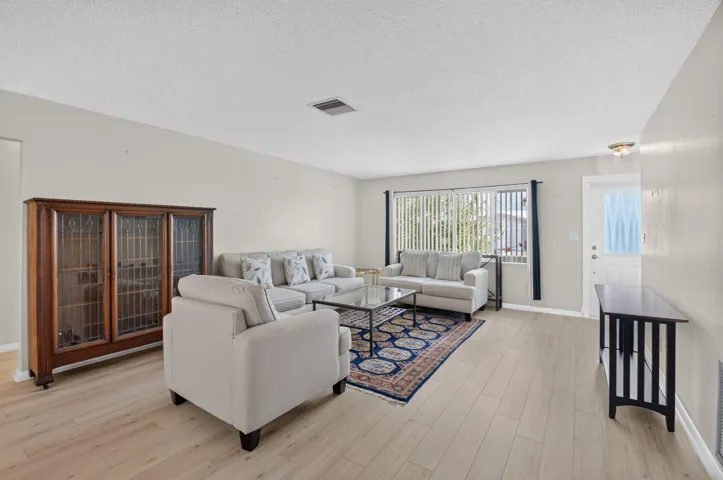 Oversized Living/Family Room
