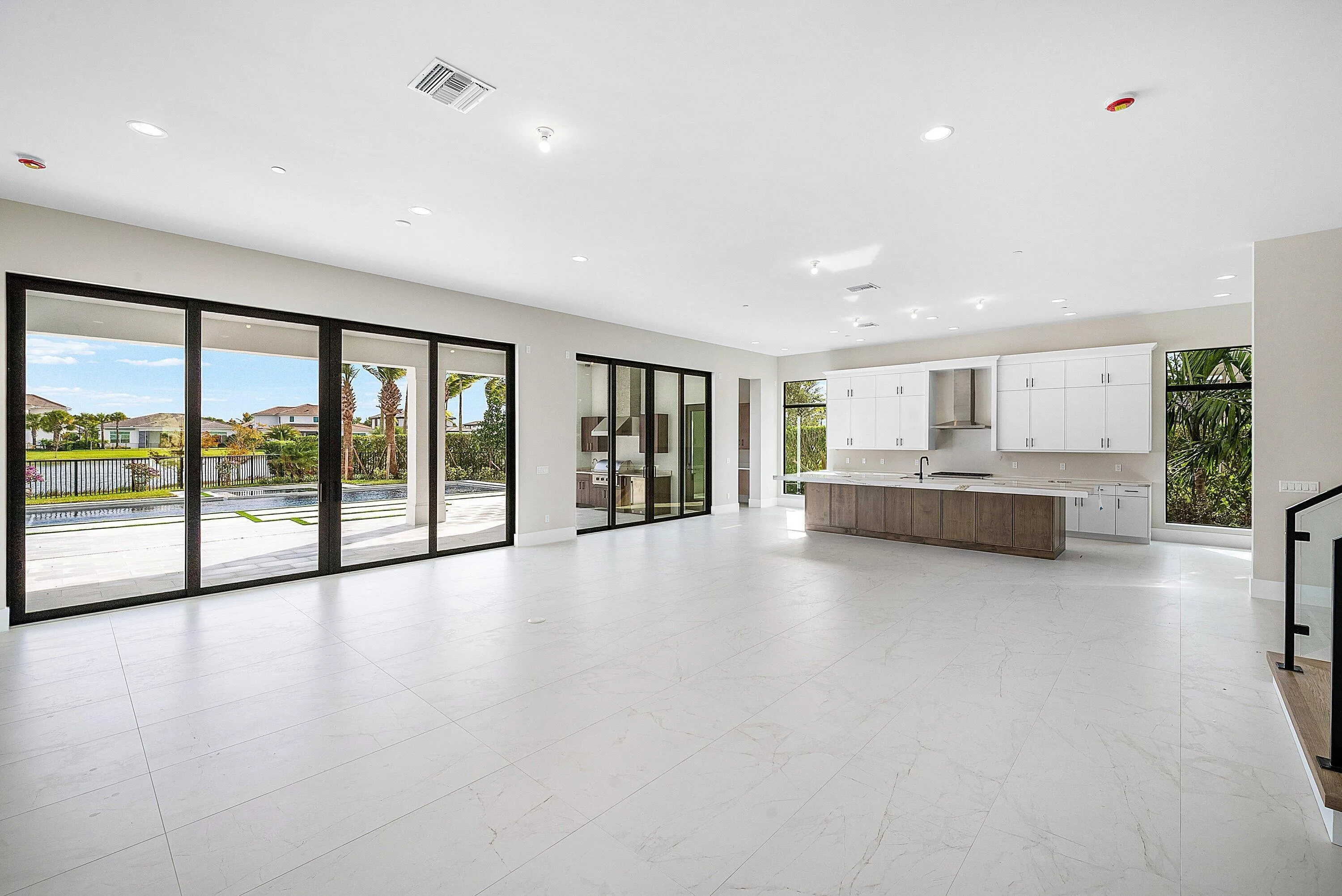 {NOTE: Lot 89 Photo for Reference Only}