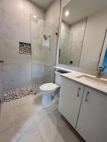 En-Suite Bath #2