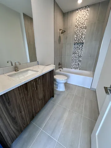 En-Suite Bath #5
