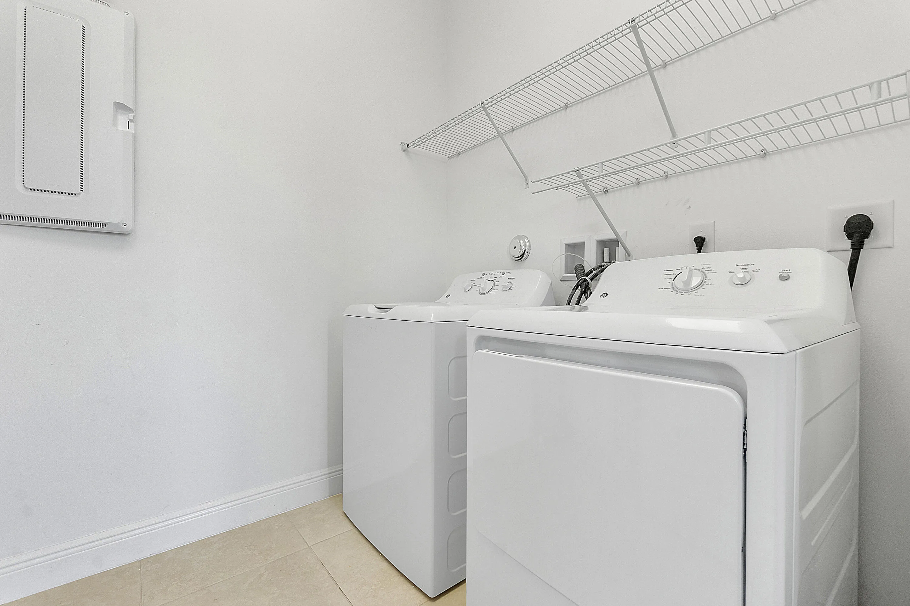 Laundry 9013 Nw 39th St_056