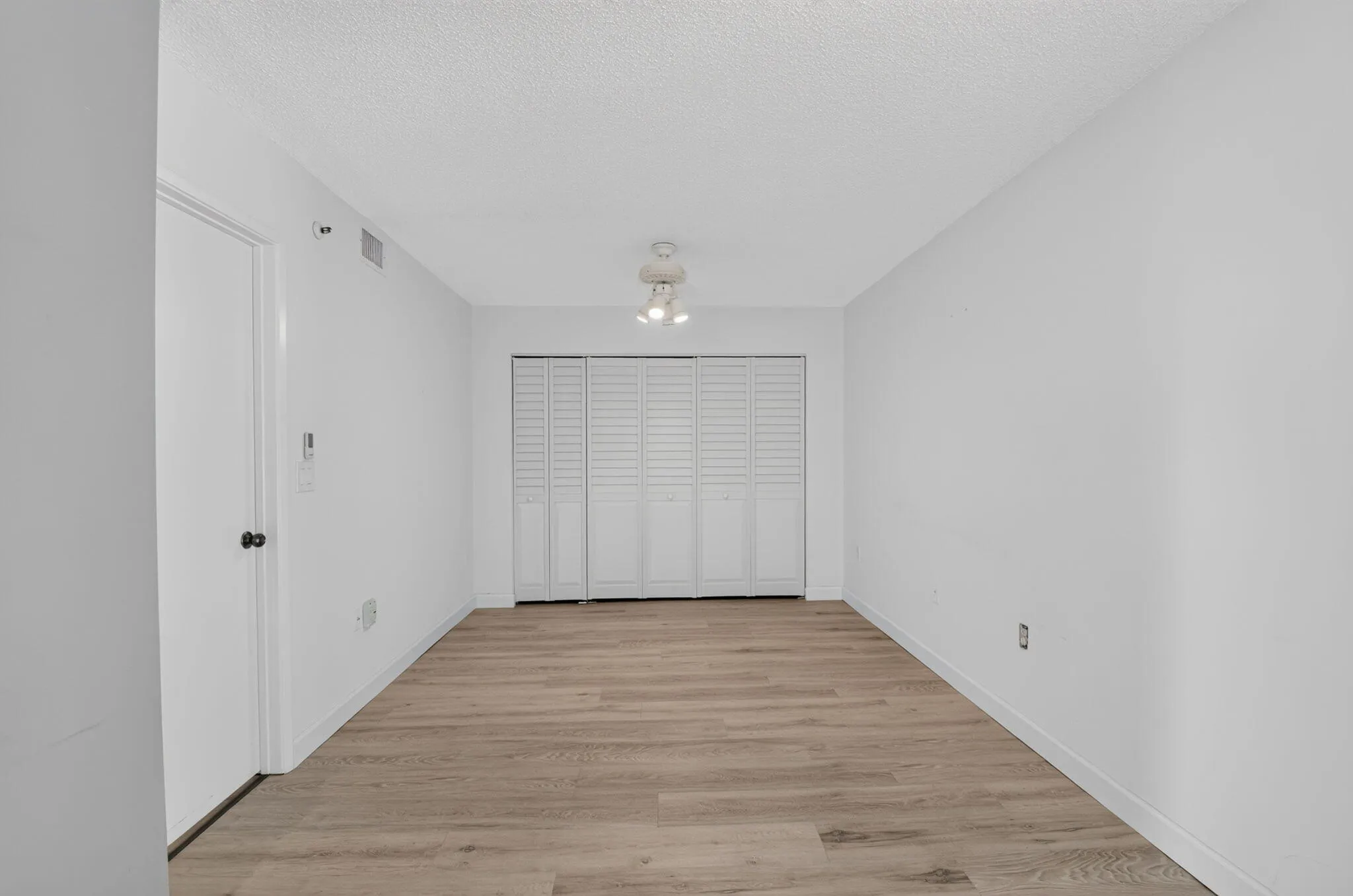 open den/ possible third bedroom