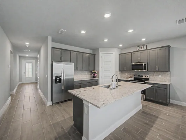 Kitchen/Foyer
