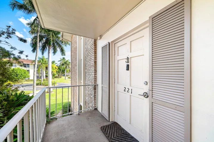 003-5540TamberlaneCircle-221-PalmBeachGa