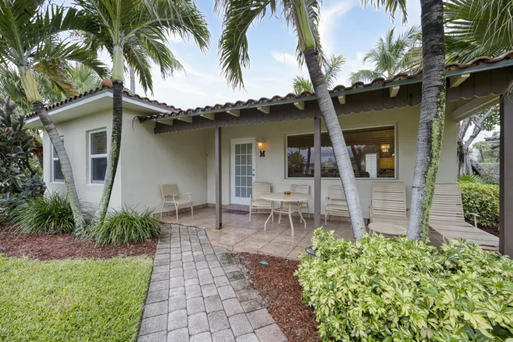 26 tiki hut (2019_03_07 21_30_20 UTC)