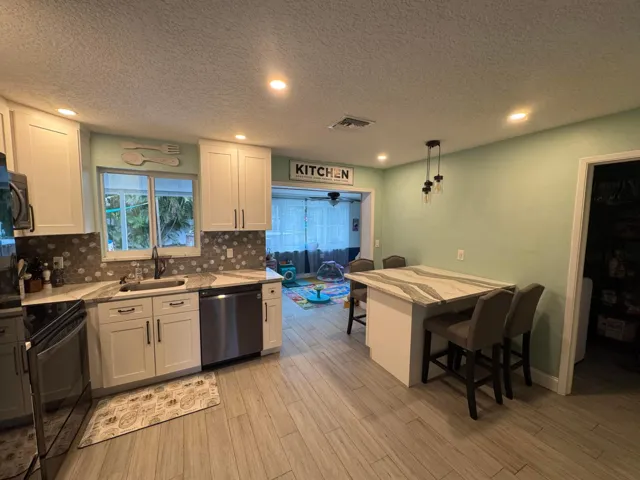 Kitchen/backroom