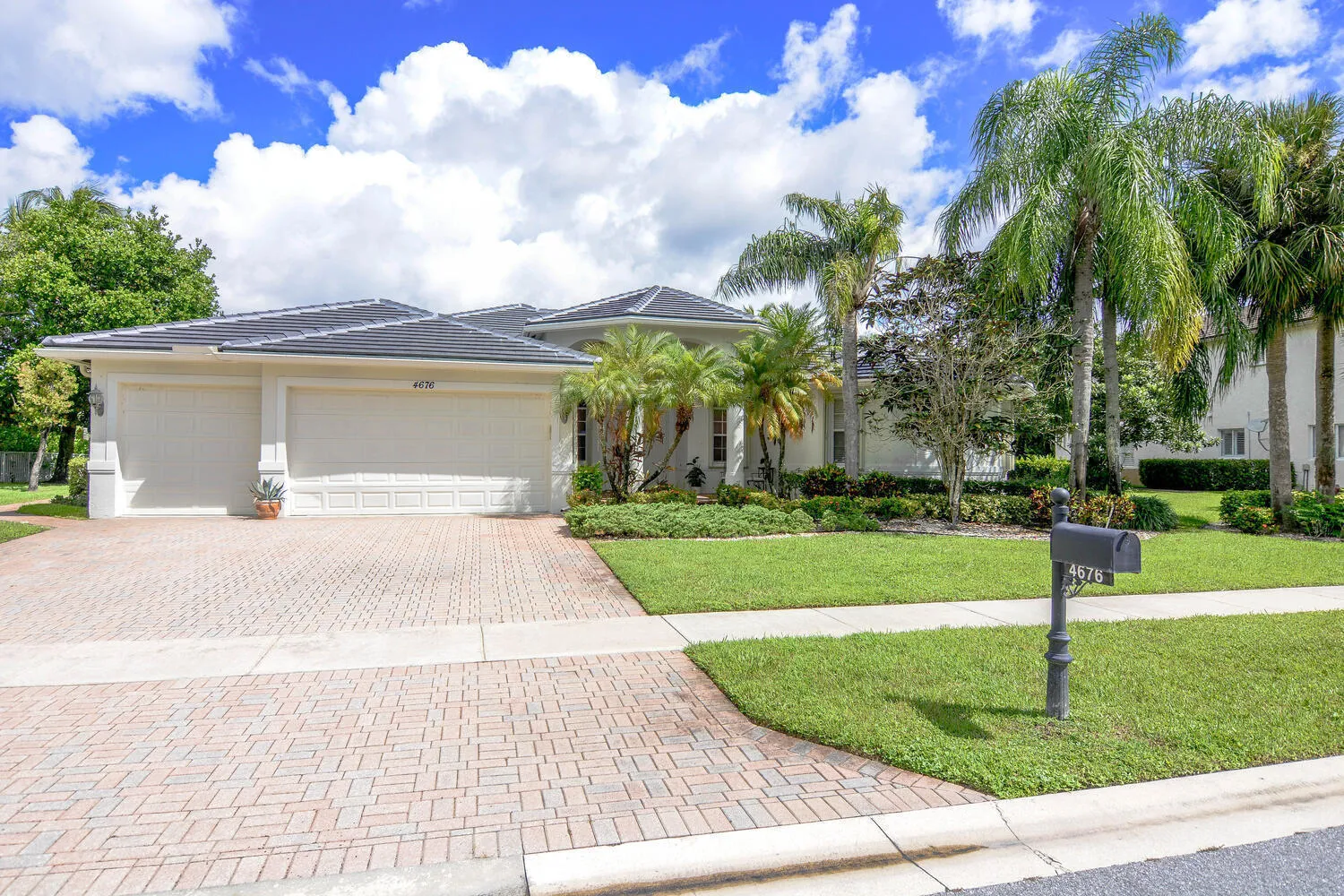 4676 Manderly Dr Wellington FL-large-045