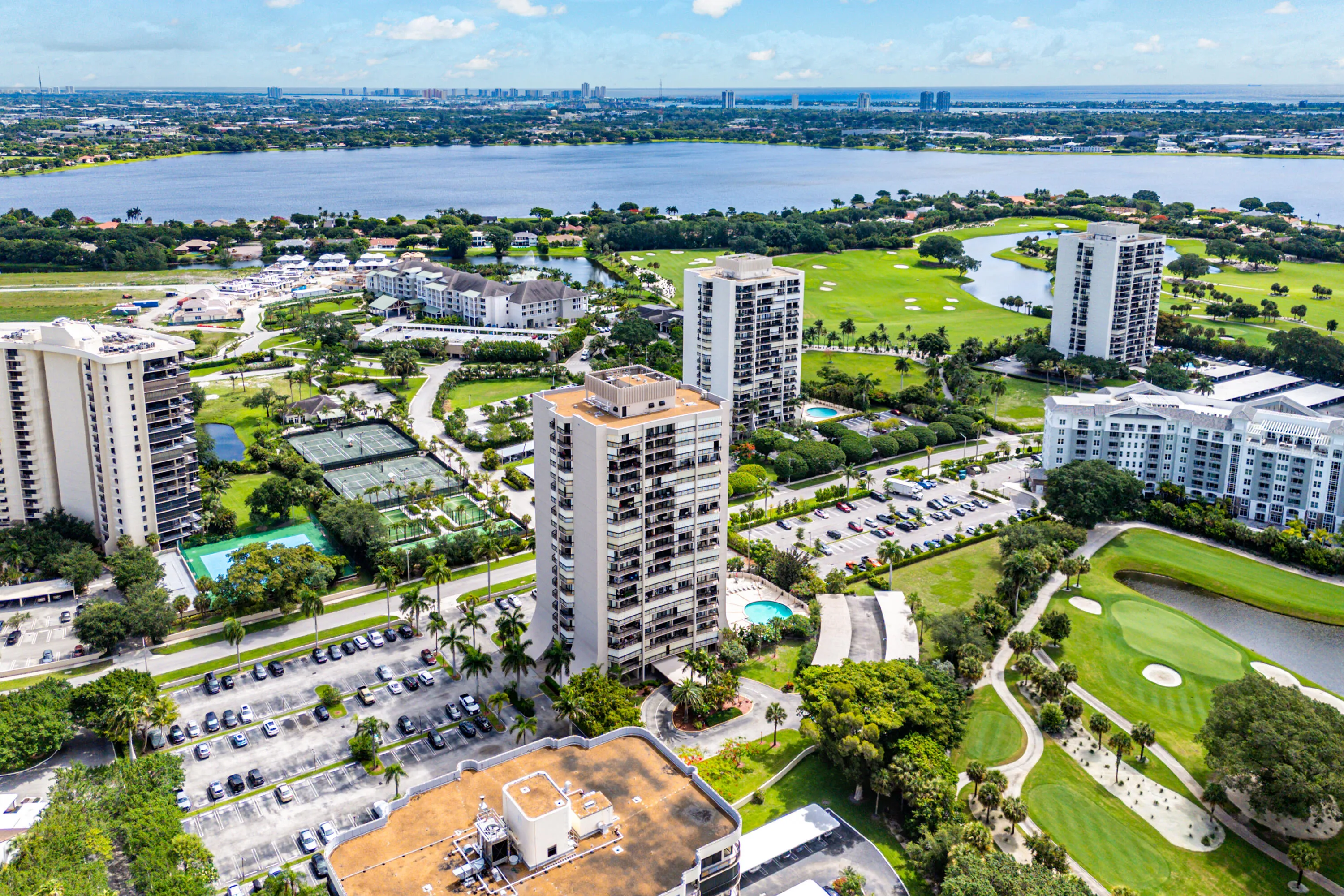 032-2425PresidentialWay-PH-WestPalmBeach