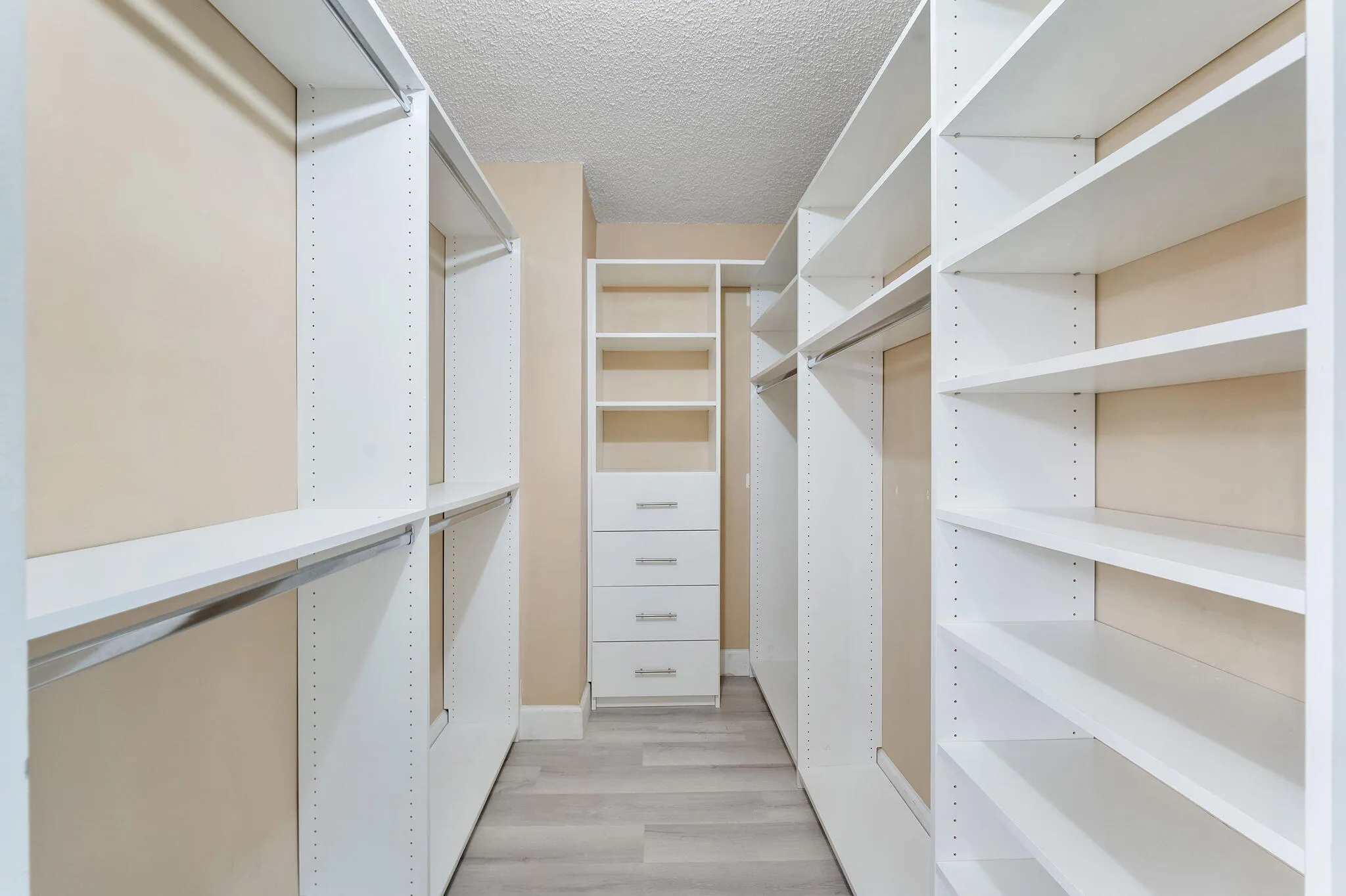 walking​​‌​​​​‌​​‌‌​‌‌​​​‌‌​‌​‌​‌​​​‌​​ closet