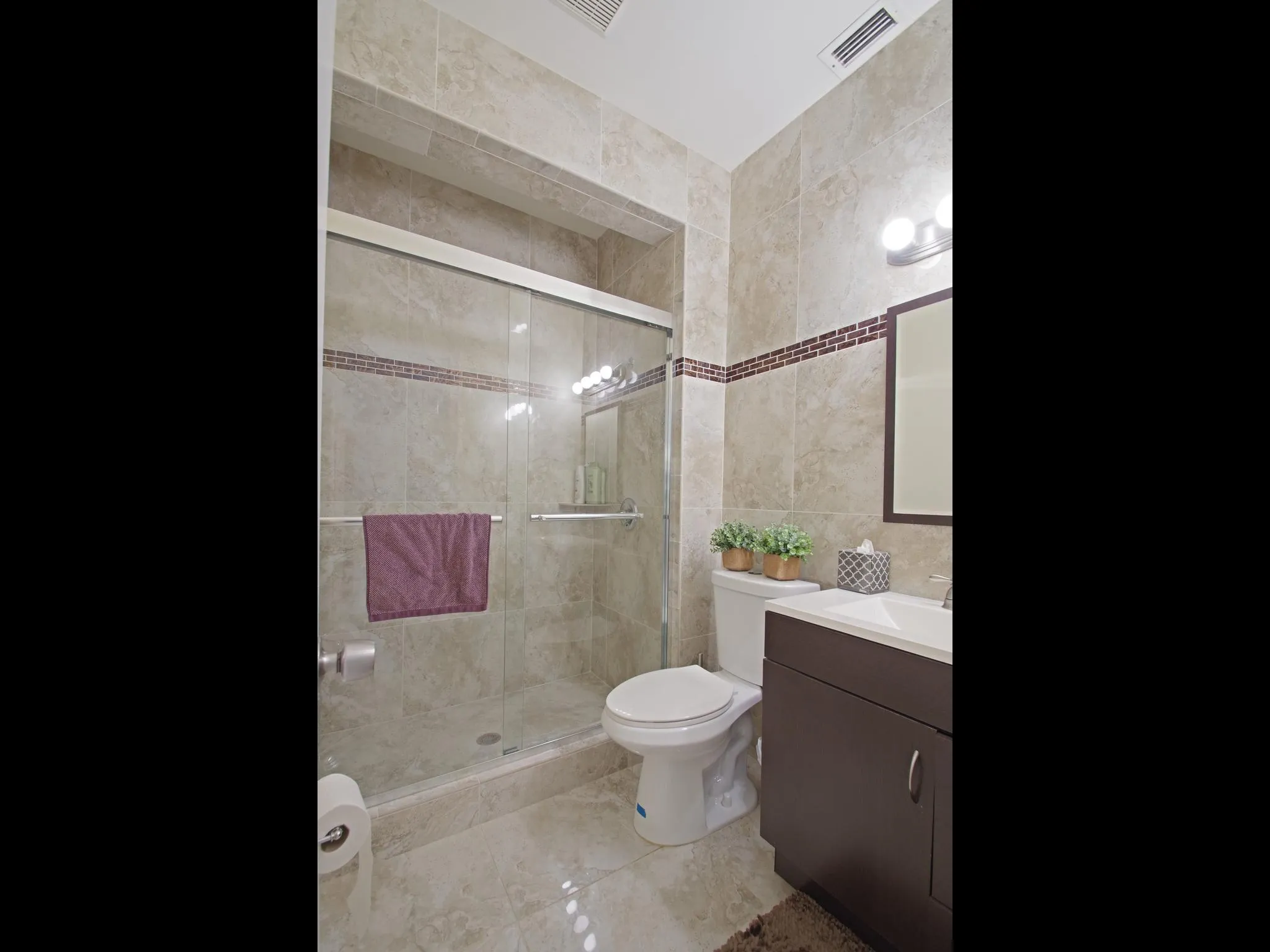 013-033-First Guest Bathroom-2048x1536