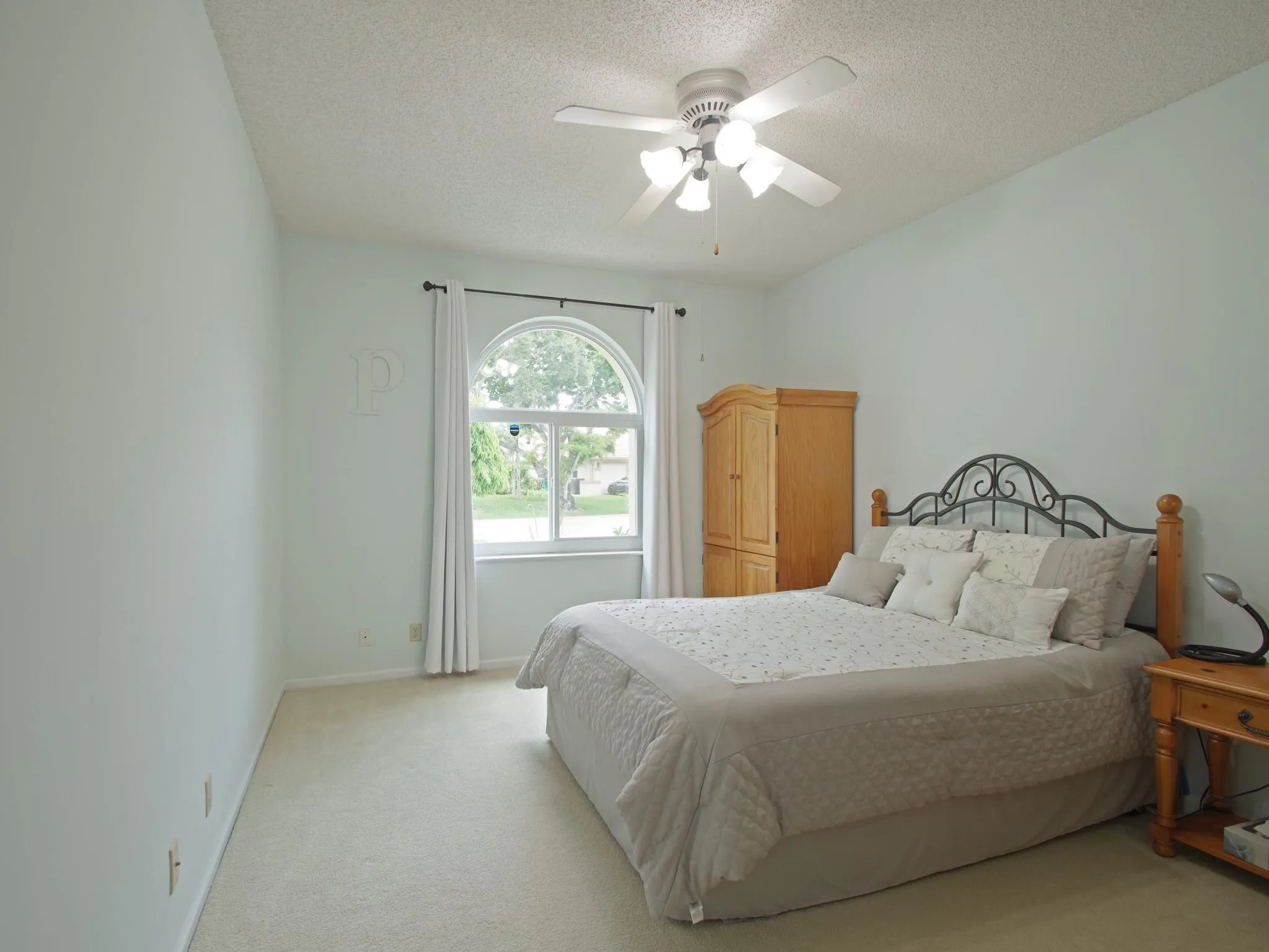 010-017-First Bedroom 1-2048x1536