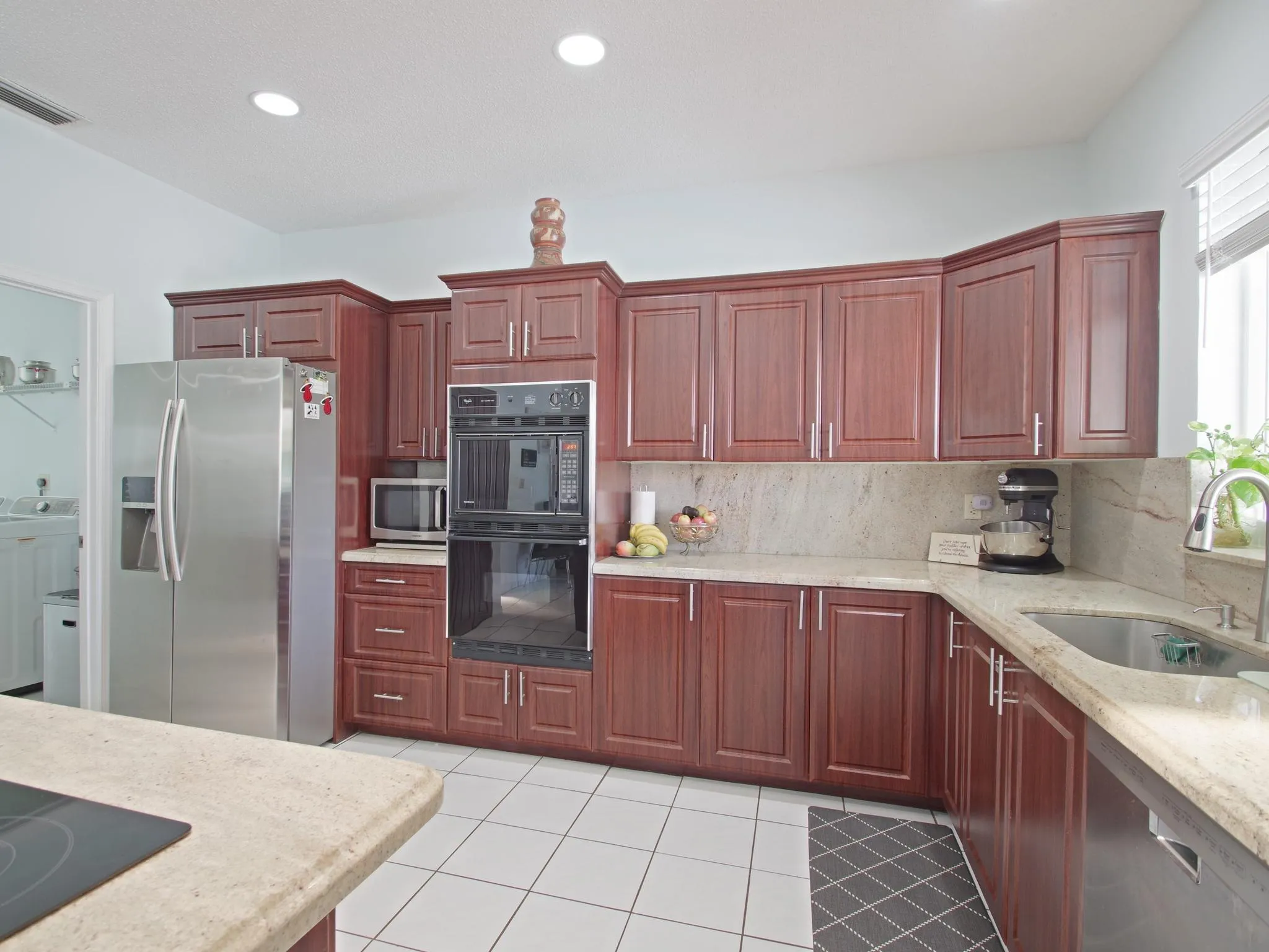 017-021-Kitchen 3-2048x1536